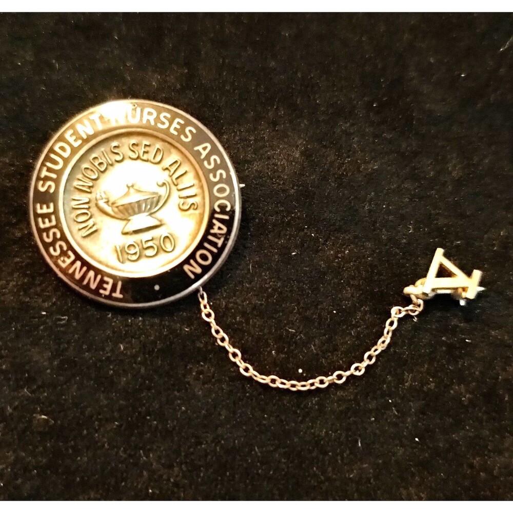 Tennessee Student Nurses Association 1950 Pinback with Chain